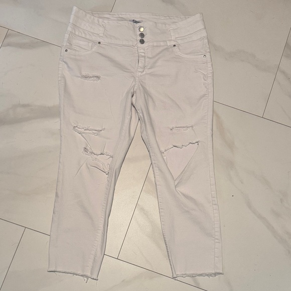 d. jeans Denim - D. Jeans White Distressed Hem Cropped Ankle Jeans. Sz 16